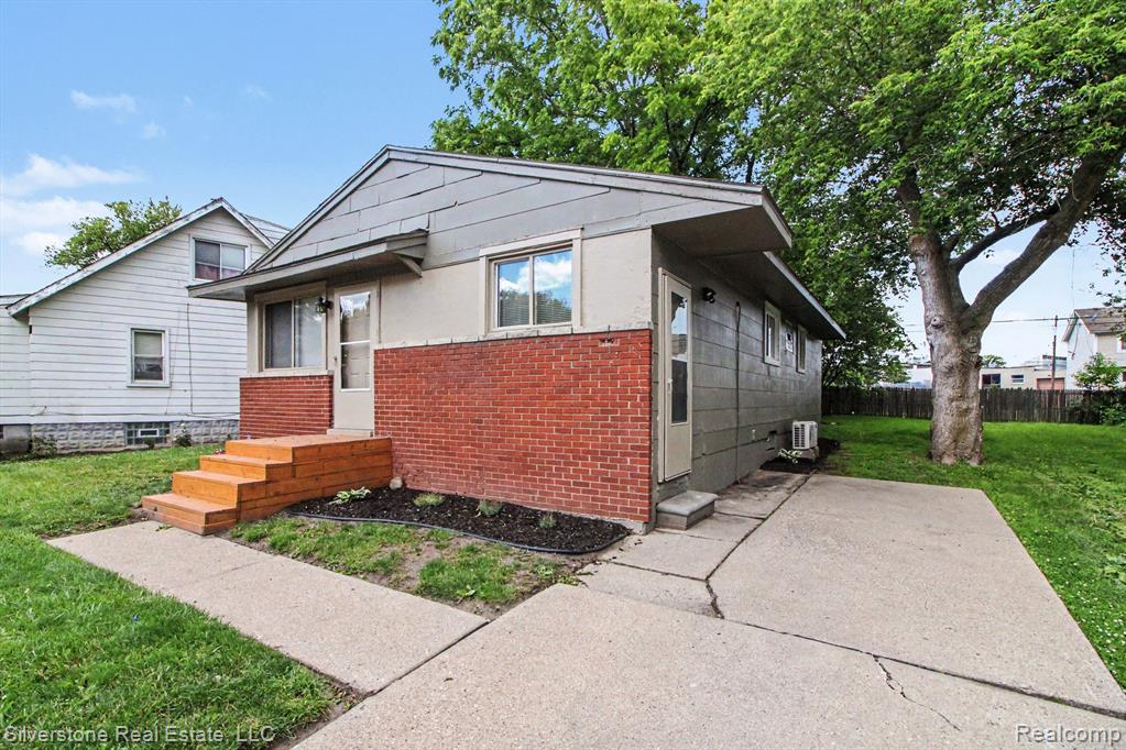731 Monticello Avenue, Pontiac, MI 48340 — Photo 2