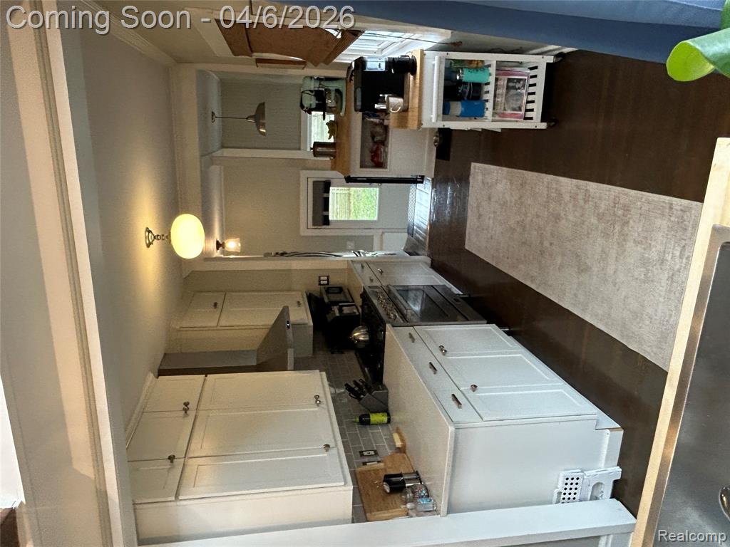 3051 Kenrick Street, Keego Harbor, MI 48320 — Photo 11