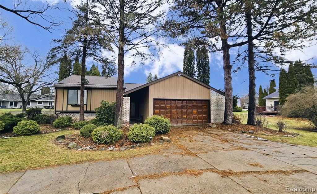 5231 Bantry Drive, West Bloomfield, MI — front exterior