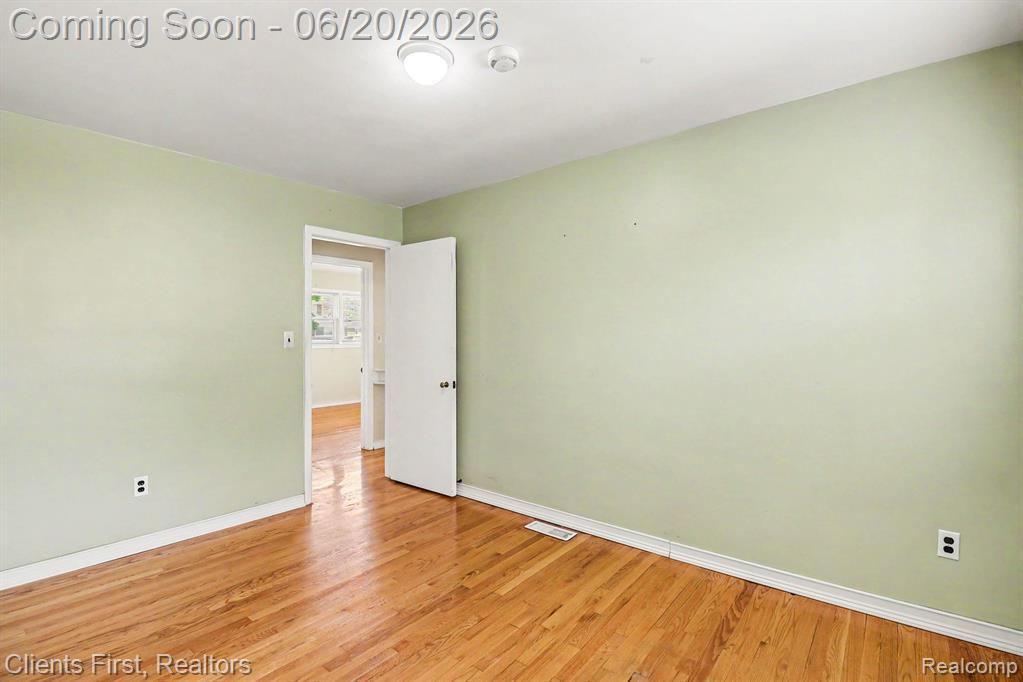 8260 Arnold Street, Dearborn Heights, MI 48127 — Photo 13