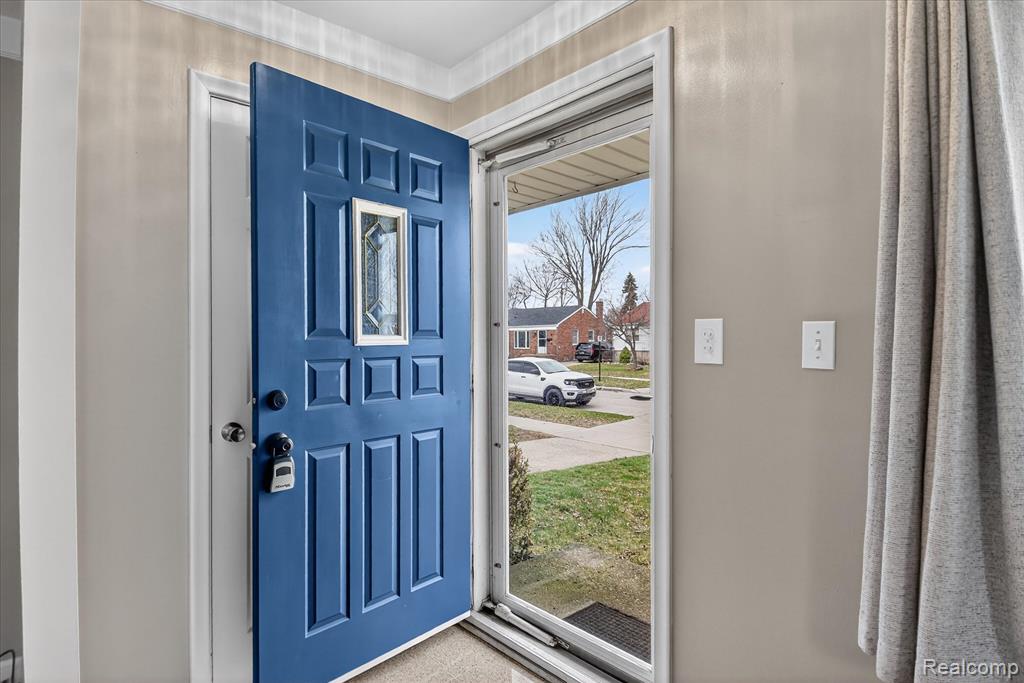 830 Mapleknoll Avenue, Madison Heights, MI 48071 — Photo 6