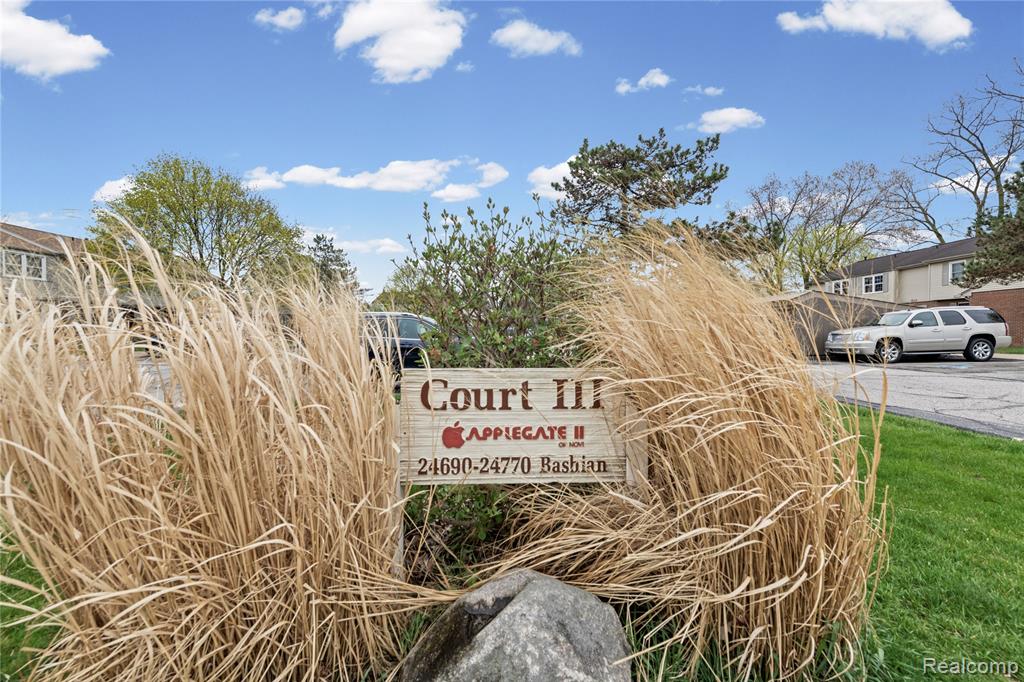24762 Bashian Drive, Novi, MI — Photo 28
