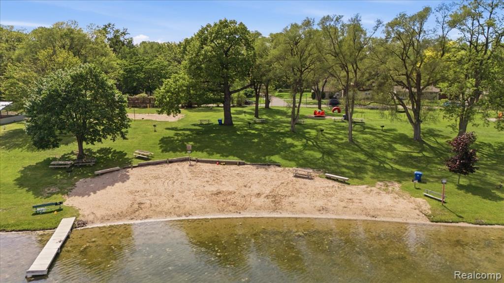 5685 Crescent Road, Waterford, MI 48327 — Photo 41