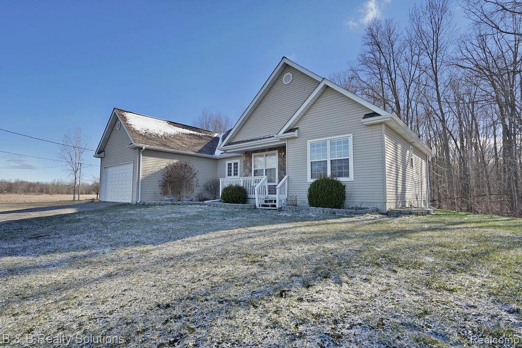 5493 King Road, China, MI — Photo 4