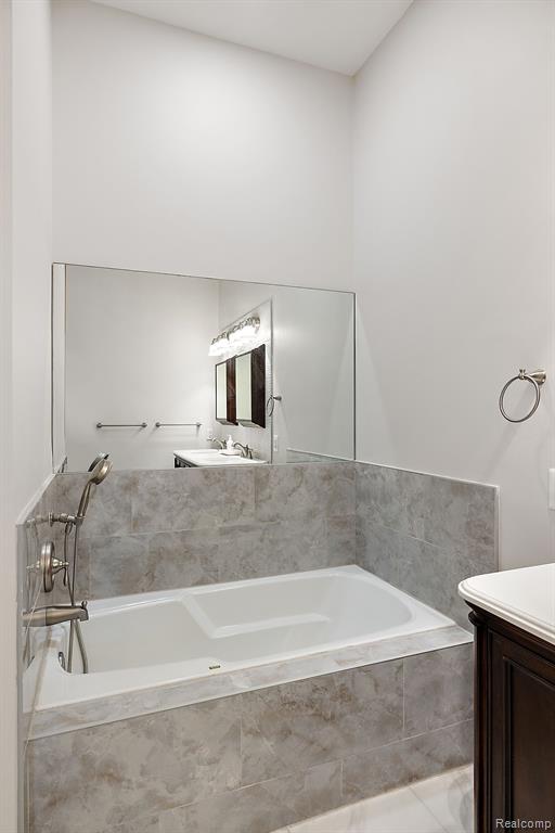 626 WOODSIDE Drive, 62, Milford, MI 48381 — Photo 26