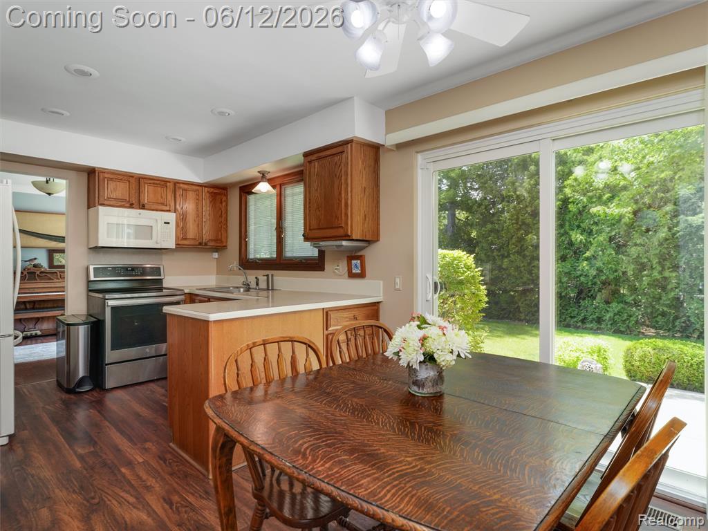 5057 Prentis Drive, Troy, MI 48085 — Photo 9