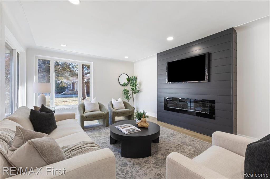 532 NICHOLS Road, Auburn Hills, MI 48326 — Photo 21