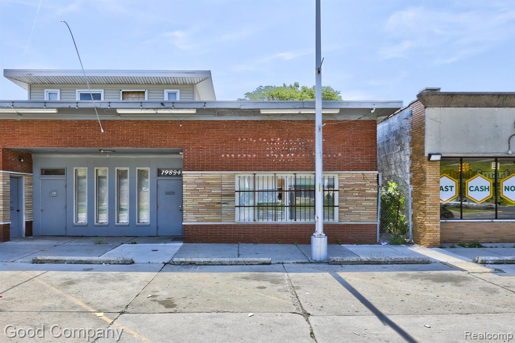 19884 Kelly Road, Harper Woods, MI 48225