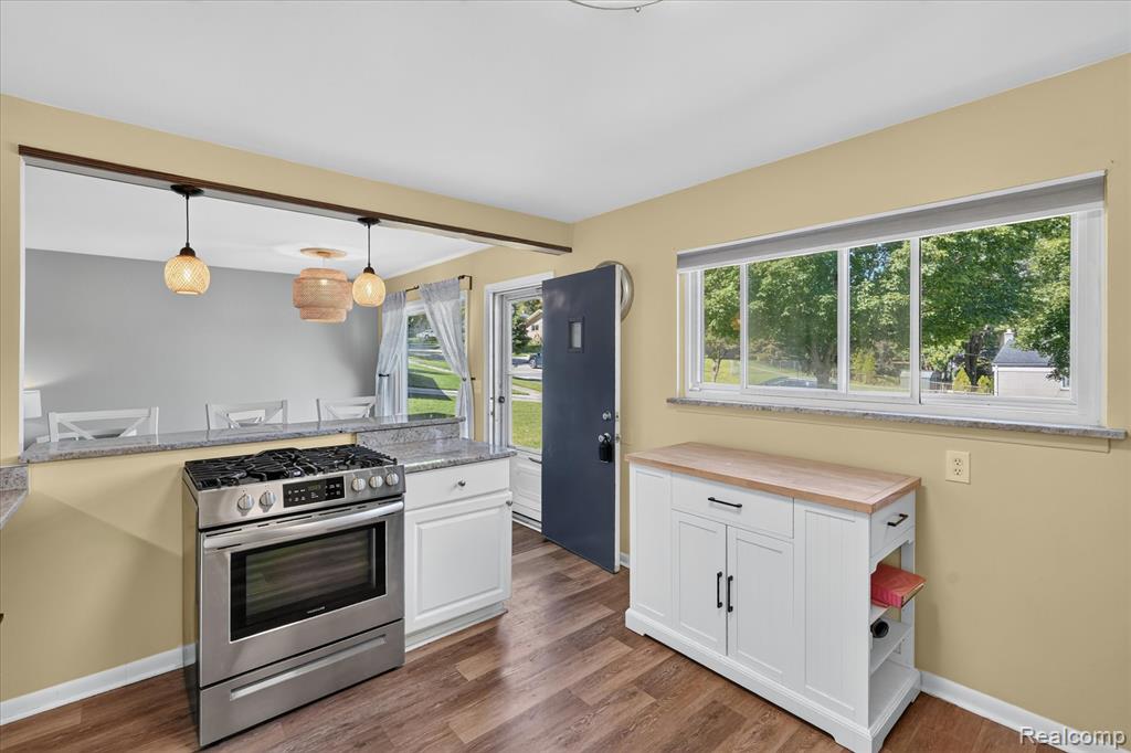 852 Manor Drive, Milford, MI 48381 — Photo 12