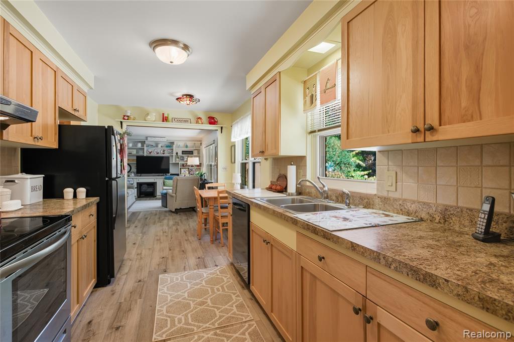 9466 Marilyn Avenue, Plymouth, MI 48170 — Photo 18