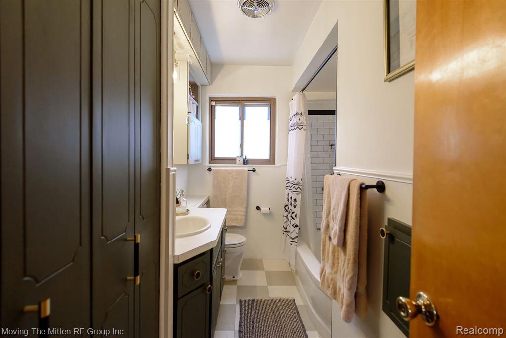 6604 COLONIAL Street, Dearborn Heights, MI 48127 — Photo 16