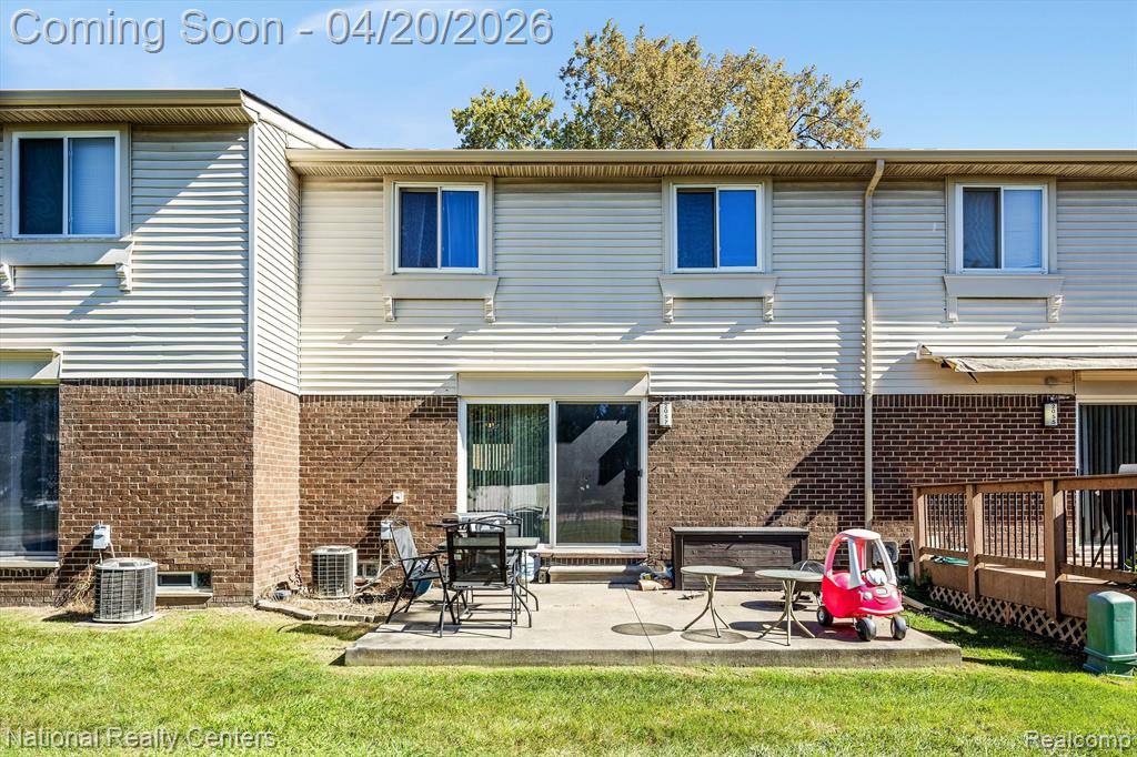 2057 W FRANKLIN Drive, Canton, MI 48187 — Photo 28