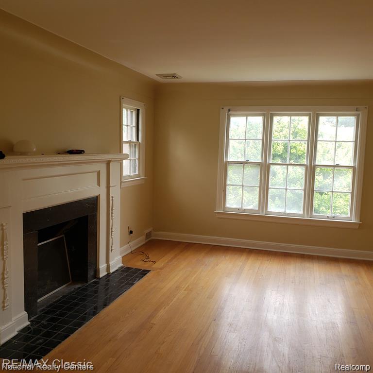 16217 Greenview Avenue, Detroit, MI 48219 — Photo 4
