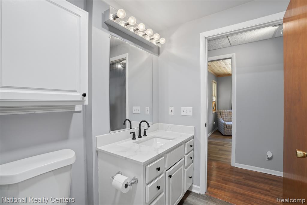 3889 Lakewood Drive, Waterford, MI 48329 — Photo 24