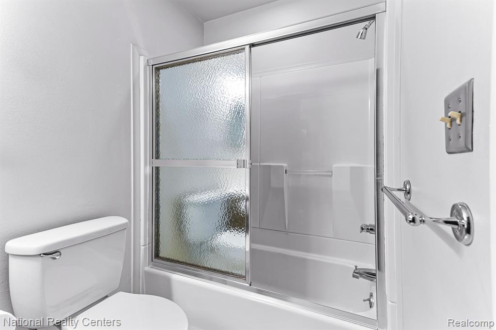39525 VILLAGE WOOD Road, Novi, MI — Photo 26