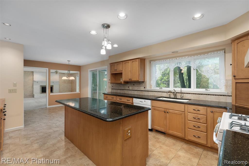 2250 Pepperidge Trail, Brighton, MI 48114 — Photo 8