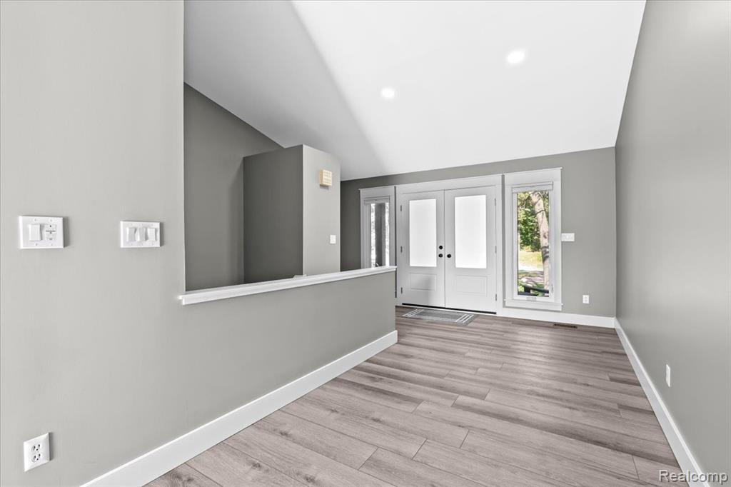 12002 Renfrew Court, Hartland, MI 48353 — Photo 22