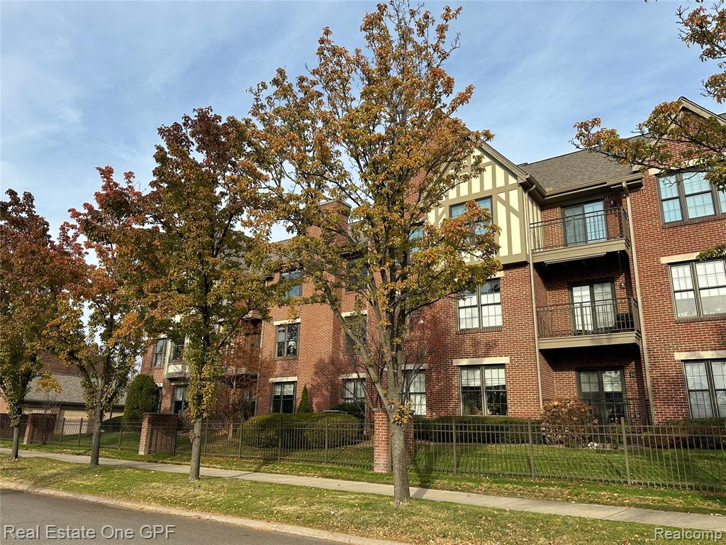 26 Pointe Park Place, 303, Grosse Pointe Park, MI 48230 — Photo 40