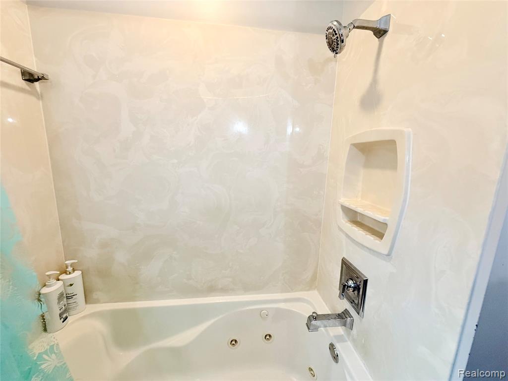 8152 Potomac, Center Line, MI 48015 — Photo 10