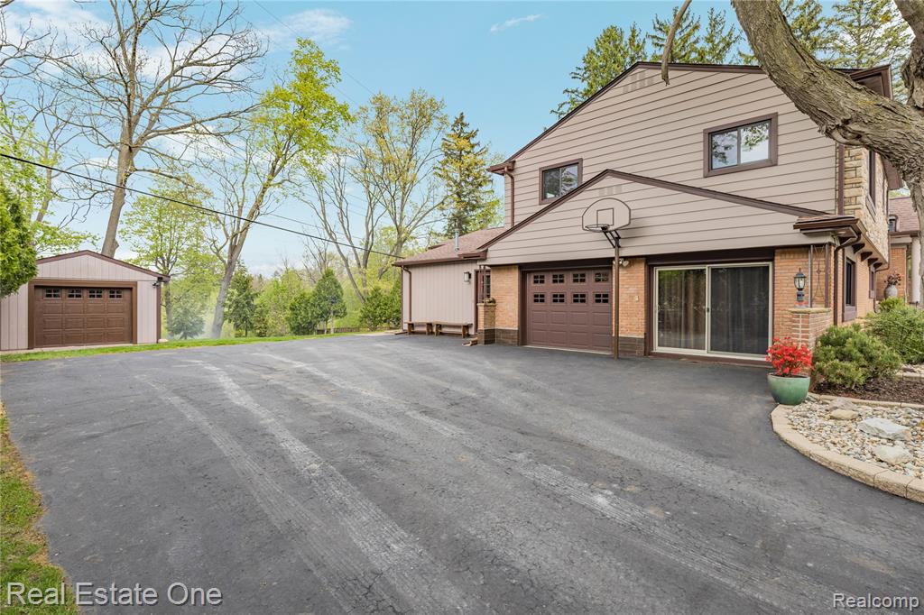 26336 Pillsbury Street, Farmington, MI 48334 — Photo 4