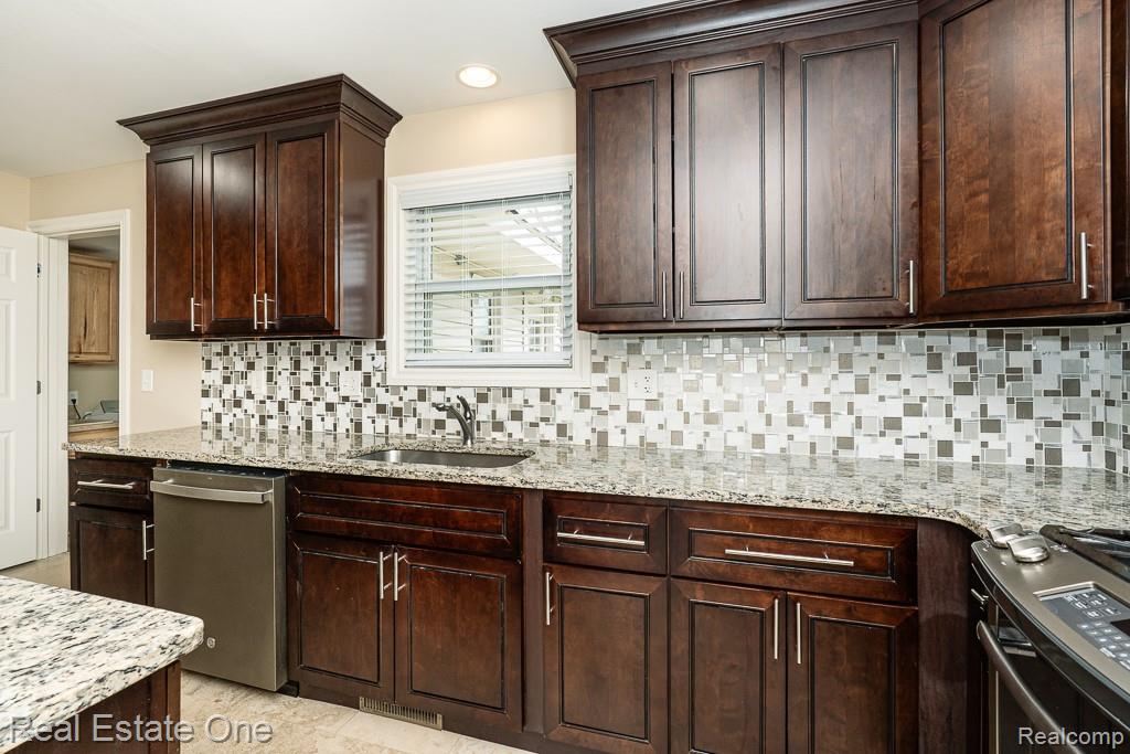 50709 Mile End Drive, Shelby Twp, MI 48317 — Photo 8