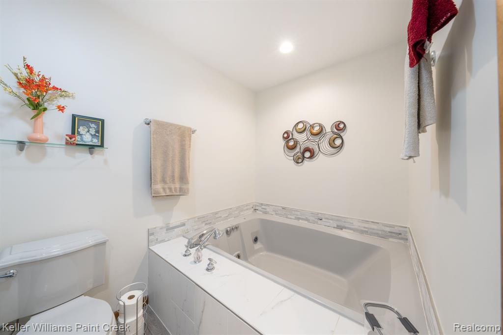 9594 MARQUETTE Road, Wales, MI — Photo 32