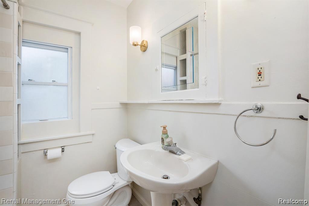 838 Pinecrest Drive, Ferndale, MI 48220 — Photo 3