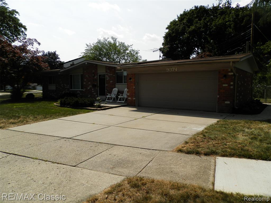 9374 PATTON Street, Livonia, MI 48150 — Photo 30
