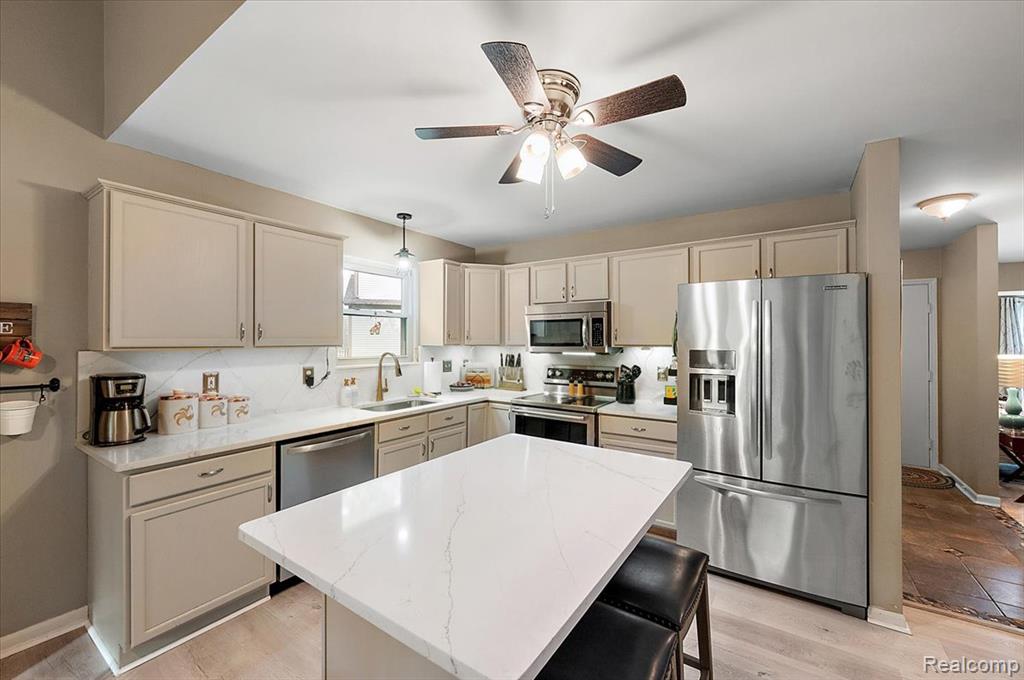 607 Salus Drive, Waterford, MI 48327 — Photo 10