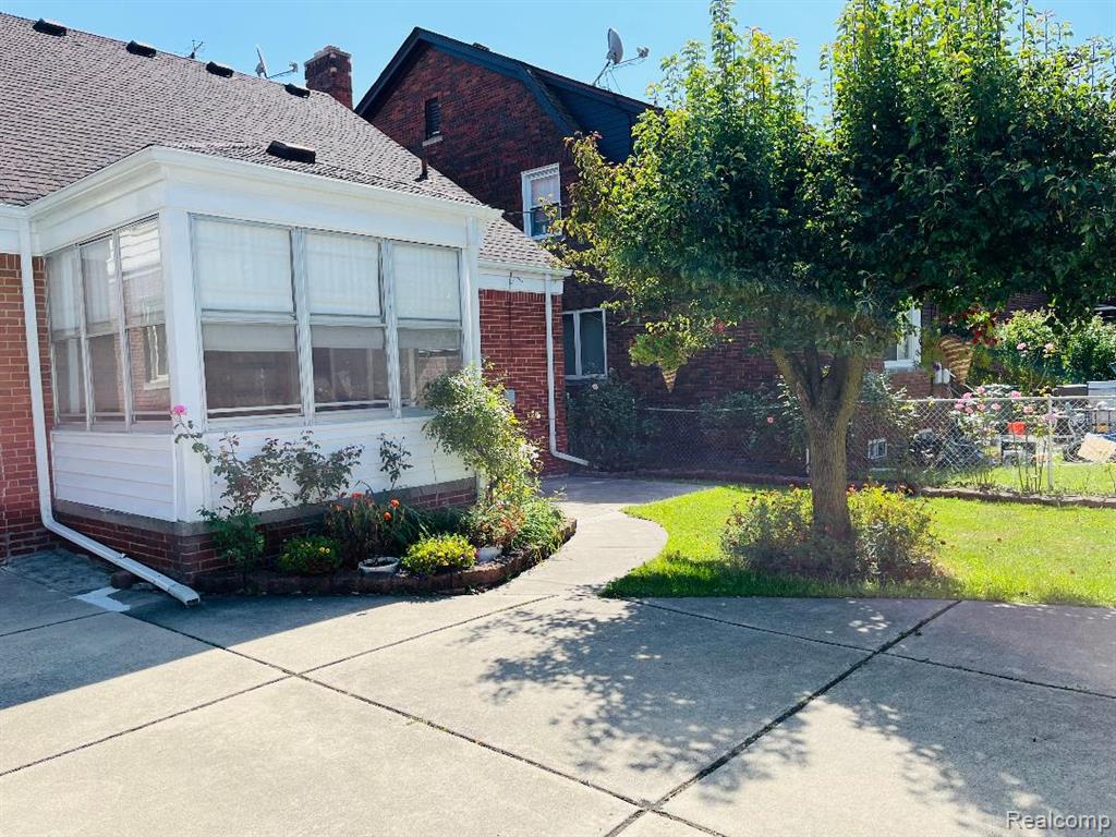 7653 Pinehurst Street, Dearborn, MI 48126 — Photo 3