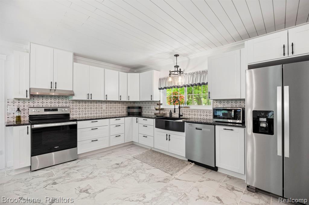 395 Myers Road, Lapeer, MI 48446 — Photo 10