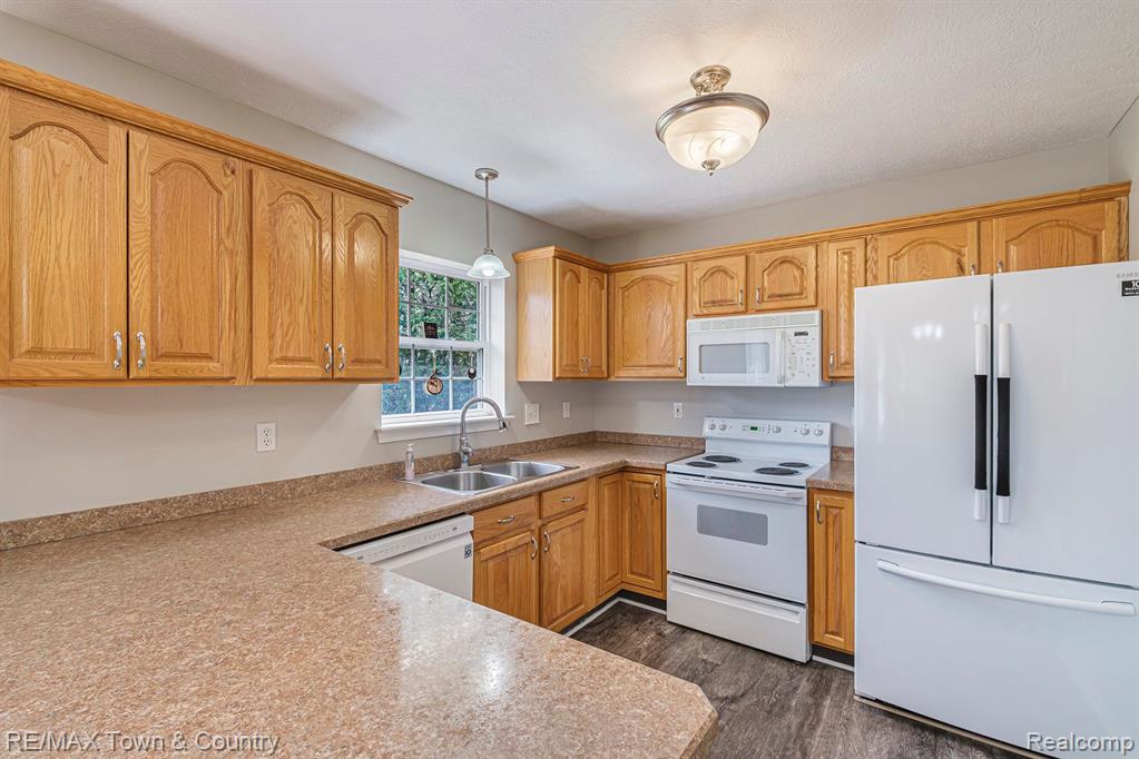 6043 SIPES Lane, Flint, MI 48532 — Photo 8
