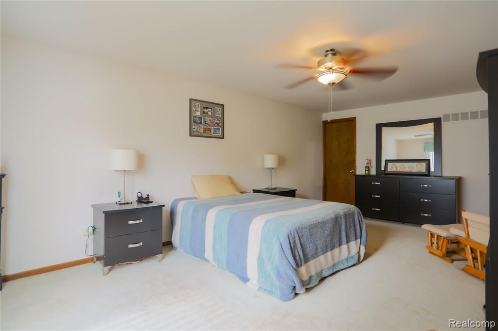 810 Box Canyon Court, Rochester Hills, MI 48309 — Photo 35