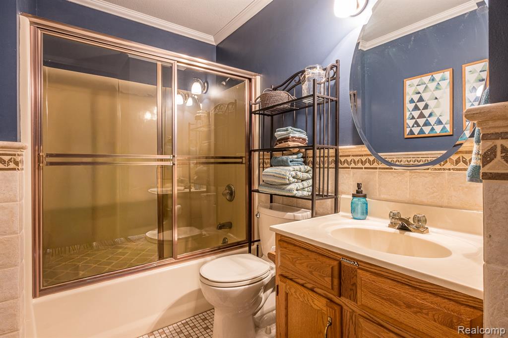 4649 Queens Way, Gladwin, MI 48624 — Photo 16