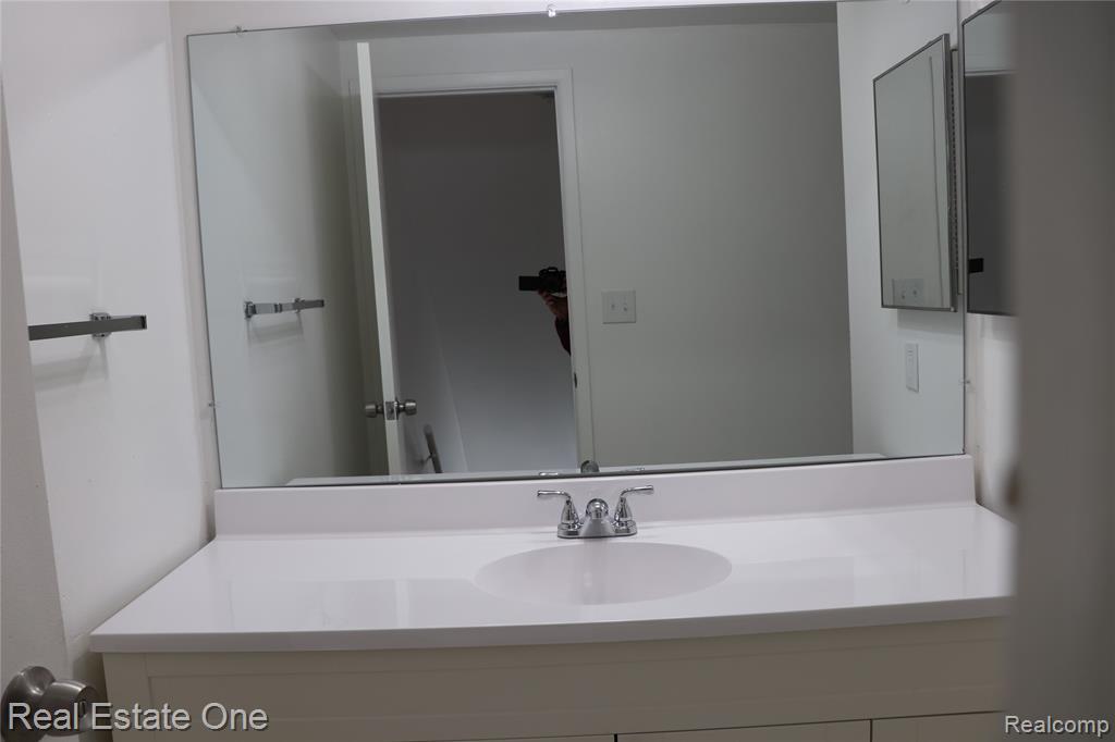 8256 Karam Boulevard, Warren, MI 48093 — Photo 14