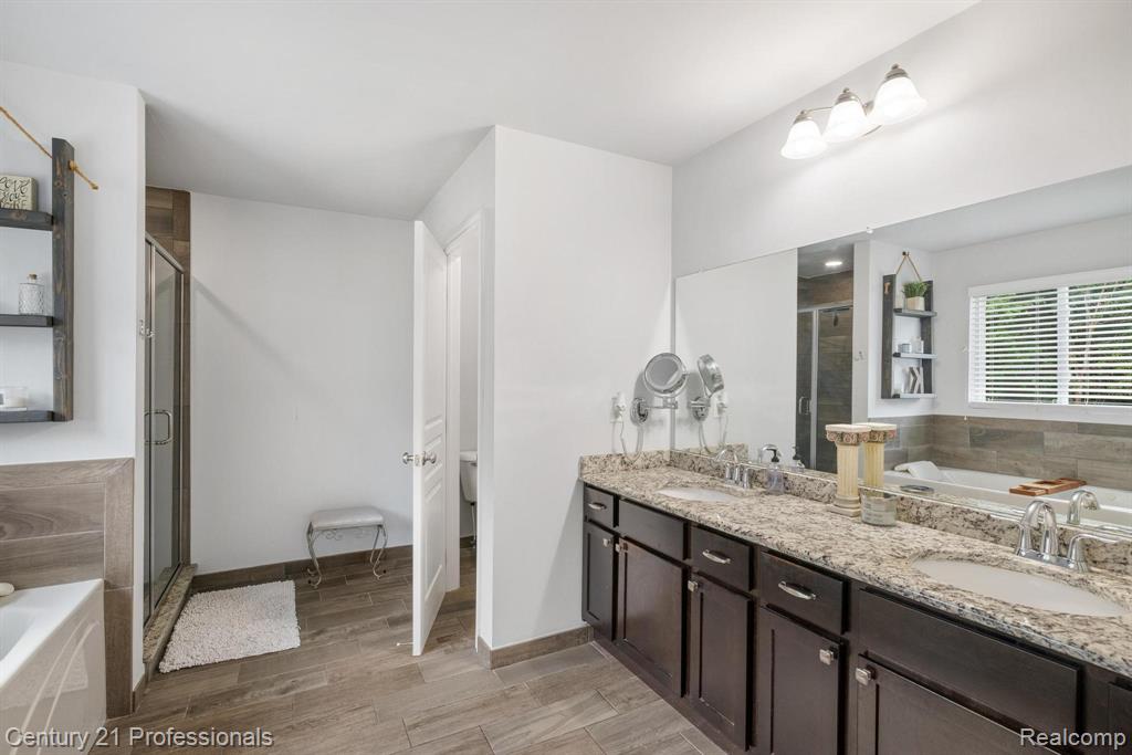 9754 Windsor Lane, Clarkston, MI 48348 — Photo 32