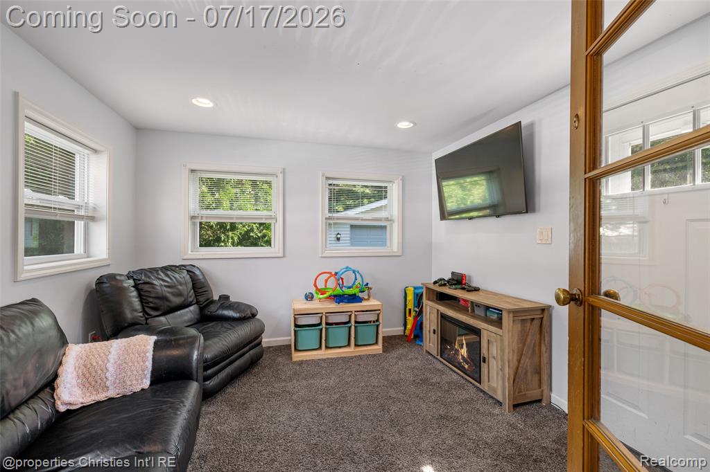 20855 Lochmoor Street, Harper Woods, MI 48225 — Photo 21