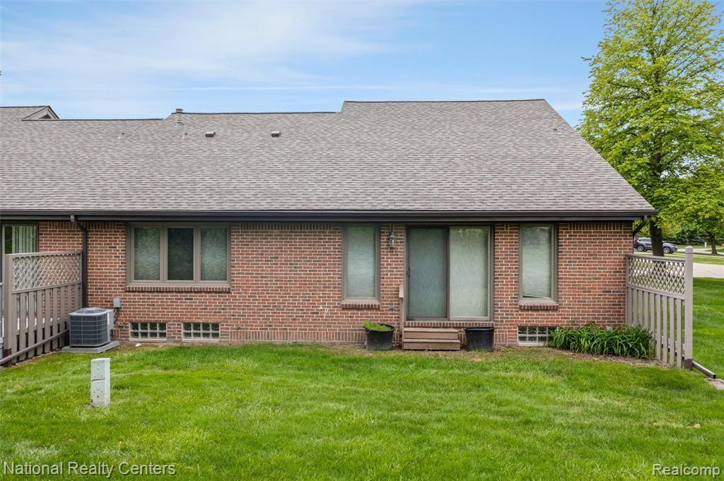 16061 Meadows Drive, Macomb, MI 48044 — Photo 21
