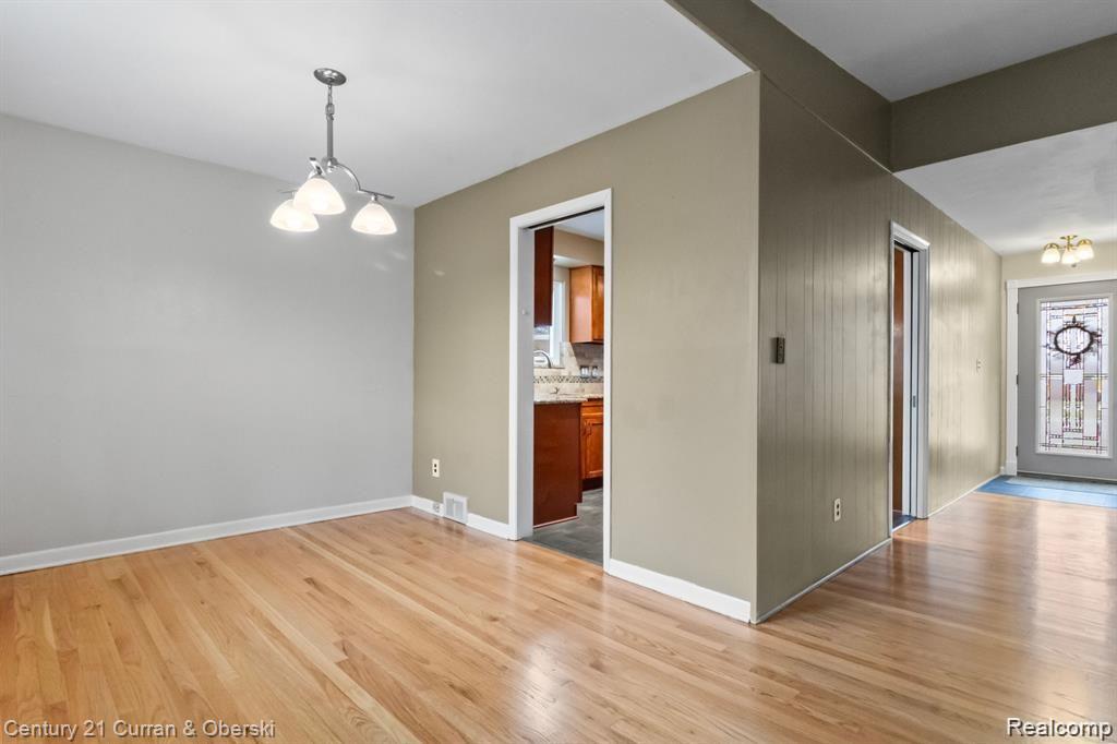 6723 PLAINFIELD Street, Dearborn Heights, MI 48127 — Photo 12