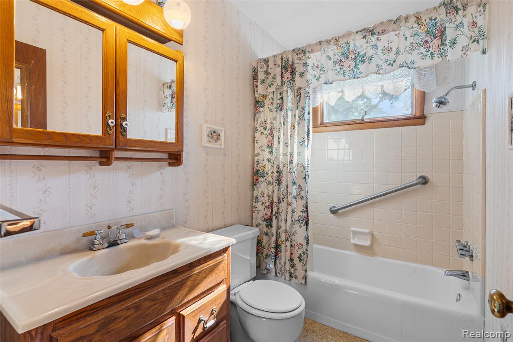 4323 Ashlawn Drive, Flint, MI 48507 — Photo 19
