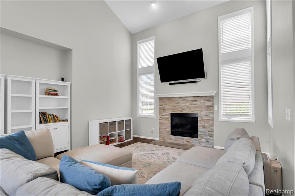 54745 Four Seasons Drive, Utica, MI 48316 — Photo 7
