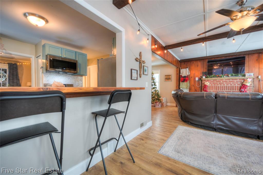 8421 Lagoon Street, Commerce Twp, MI 48382 — Photo 11