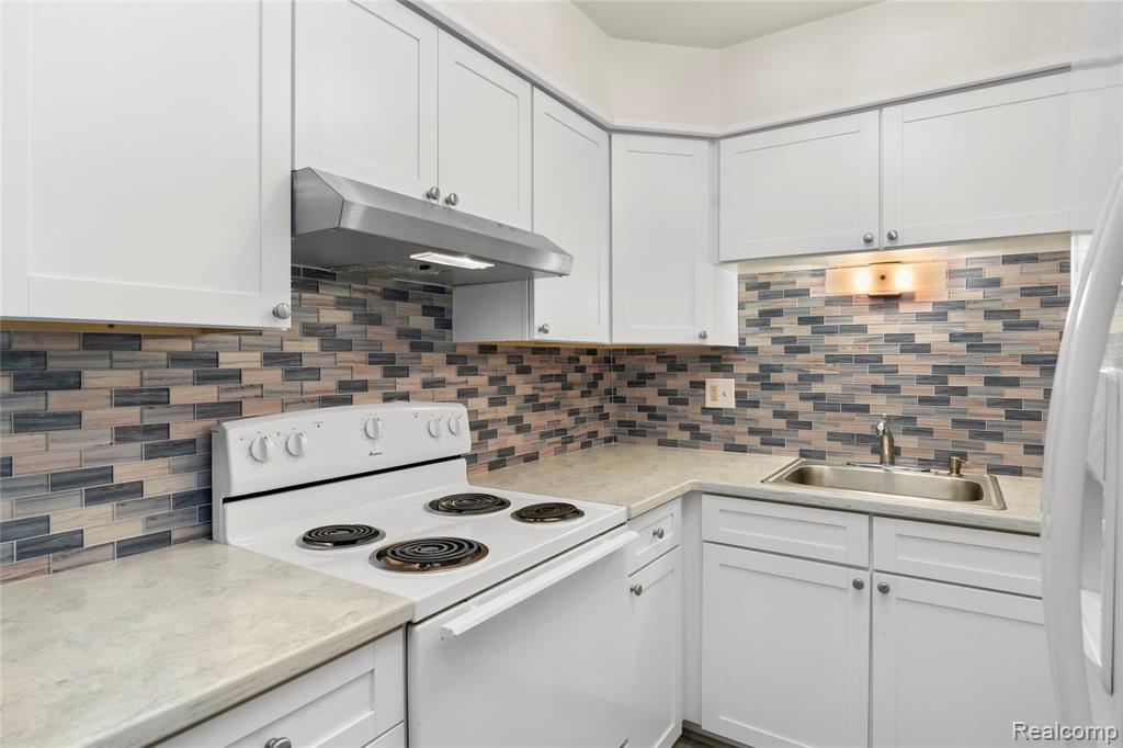 7806 Manor Circle, 101, Westland, MI — Photo 18
