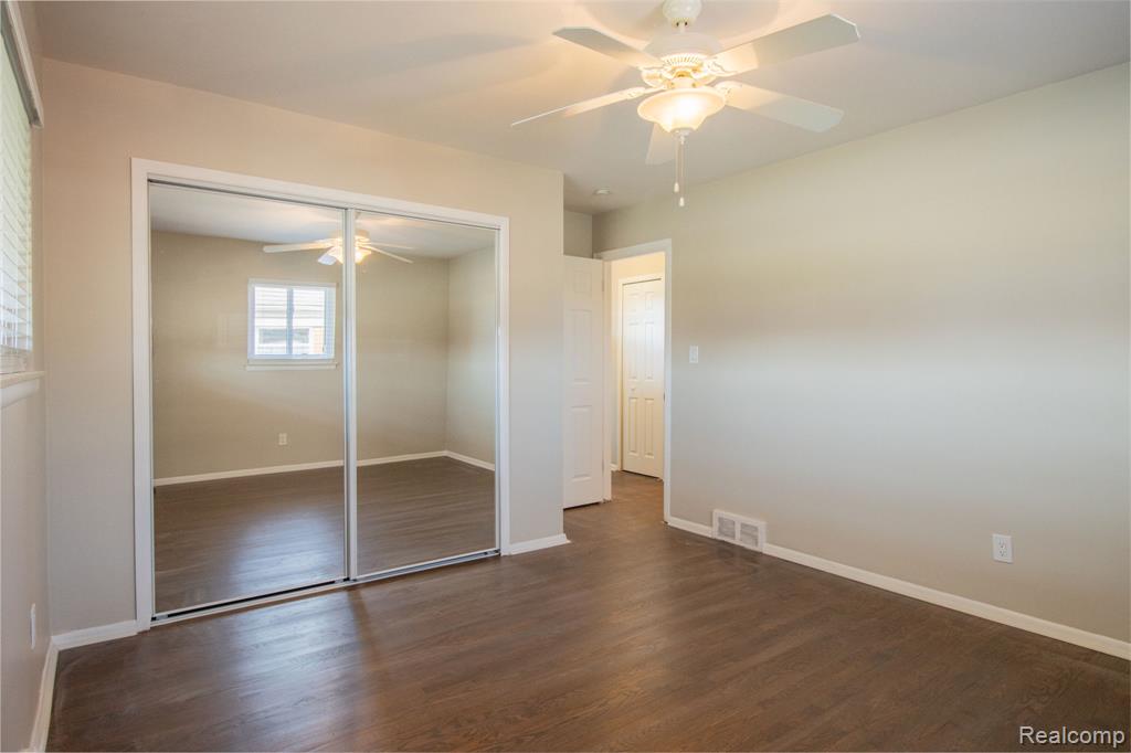 30705 Longfellow Avenue, Madison Heights, MI 48071 — Photo 10