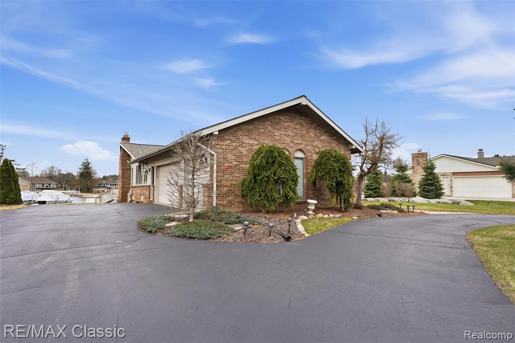 4871 Winewood Lane, Commerce Twp, MI 48382 — Photo 3