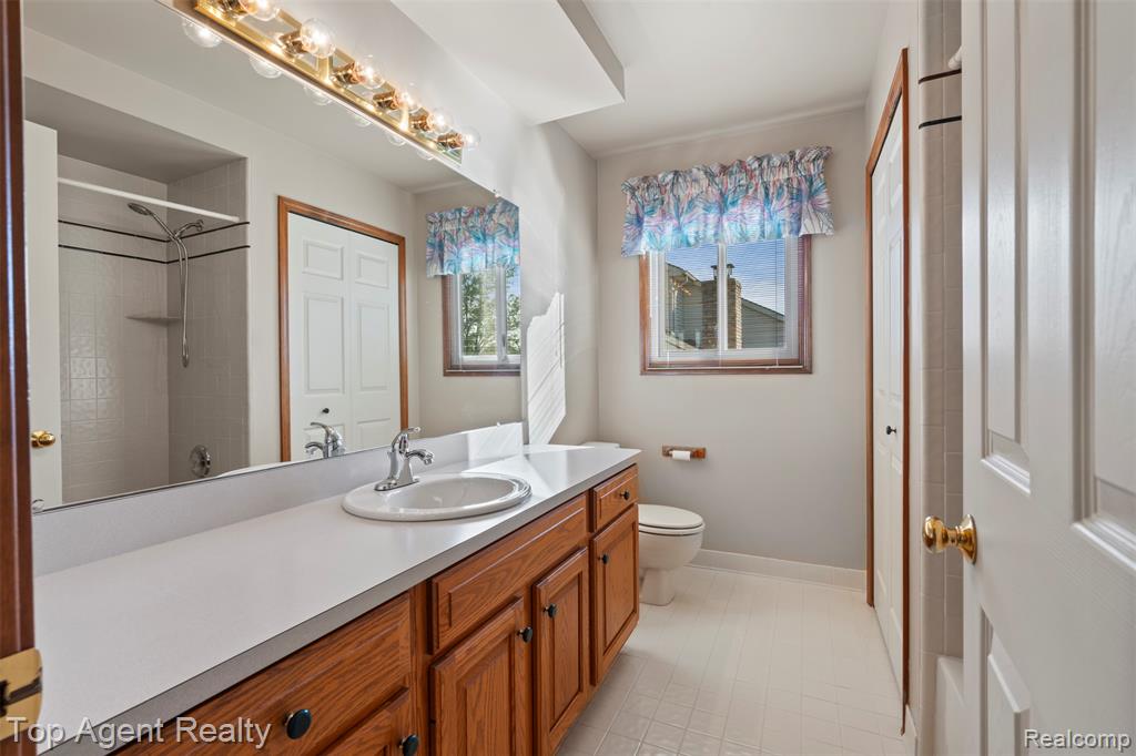 4430 Bayleaf Drive, Sterling Heights, MI 48314 — Photo 23