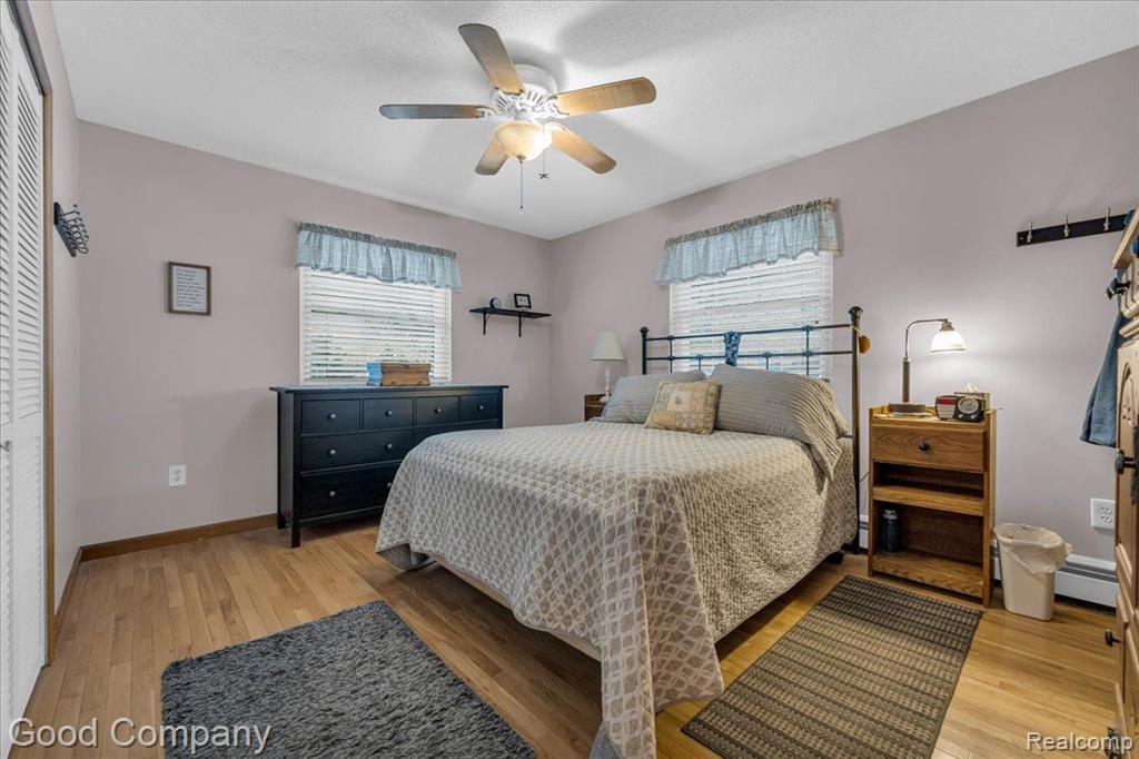 745 HOGARTH Avenue, Waterford, MI 48328 — Photo 20