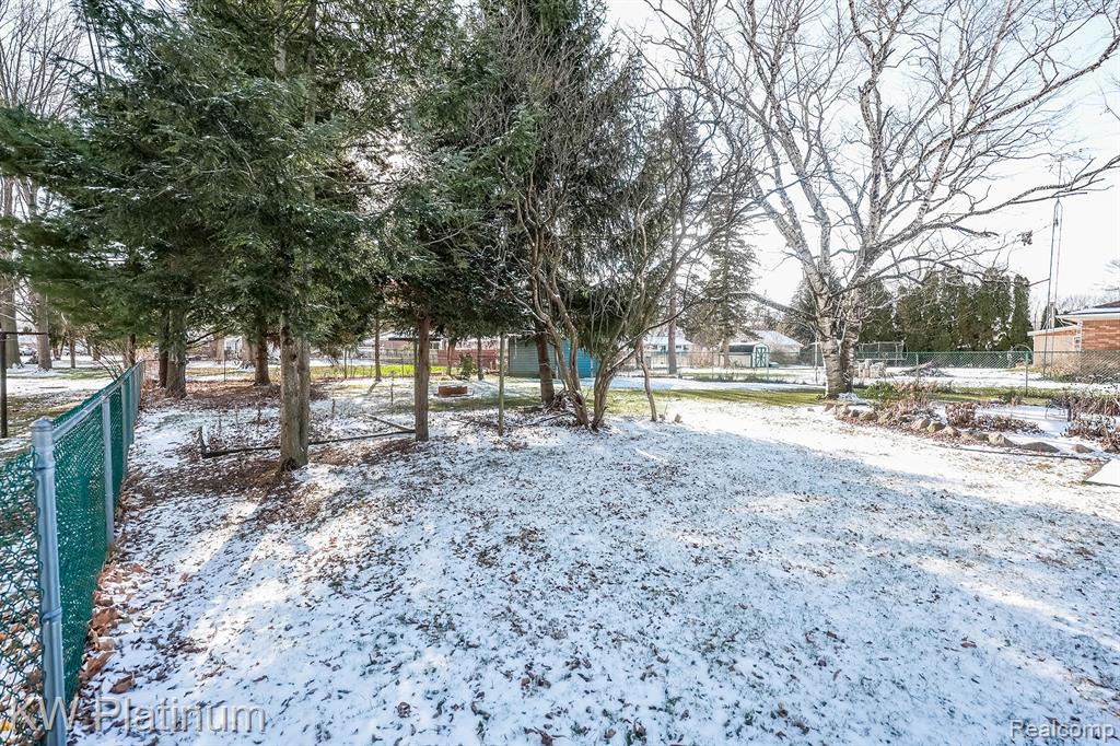 541 Cloverlawn Street, East China, MI — Photo 28