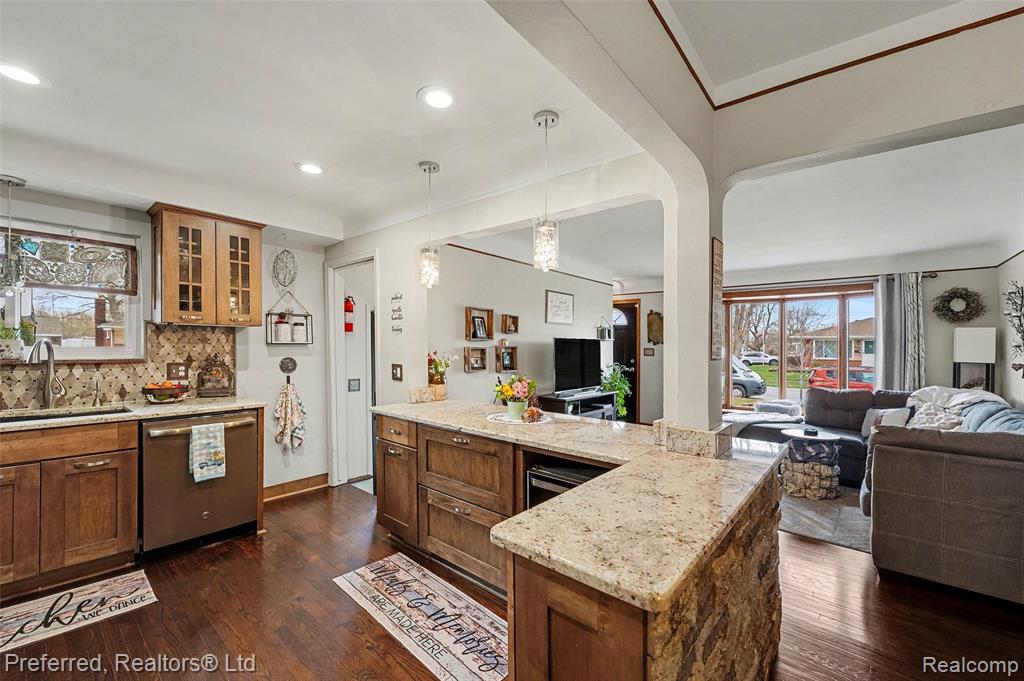 7710 Lear Court, Westland, MI — Photo 11