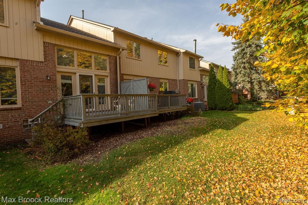 55222 BOARDWALK Drive, Shelby Twp, MI 48316 — Photo 27